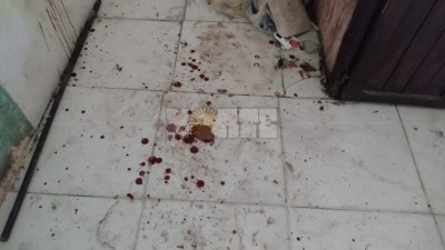 Intentó agredir a su expareja, pero se cortó el cuello cuando llegó la Policía