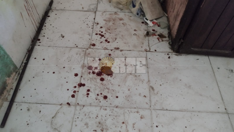 Intentó agredir a su expareja, pero se cortó el cuello cuando llegó la Policía
