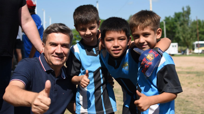 Zdero acompañó campeonato de fútbol regional mixto