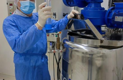 Laboratorio de la Uncaus duplicó la producción de repelente para cubrir la demanda del Chaco