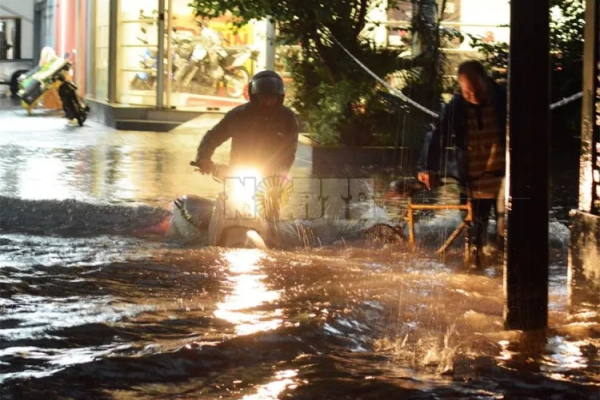 Casi 100 milímetros en una tarde dejaron a Resistencia bajo agua