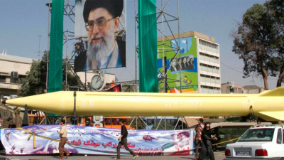 Irán lanza un ataque con misiles y drones explosivos contra Israel