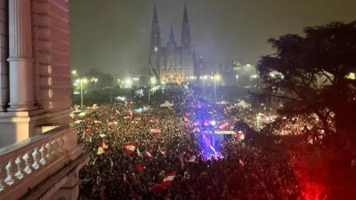 El pueblo "pincharrata" siguió el festejo por la Copa de la Liga