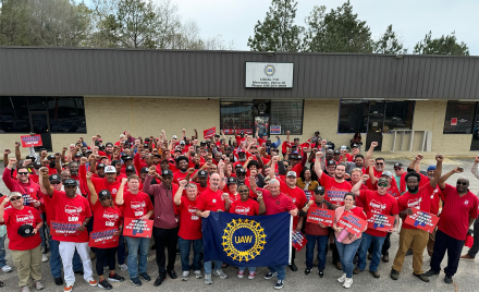 UAW workers M Benz Alabama.jpg