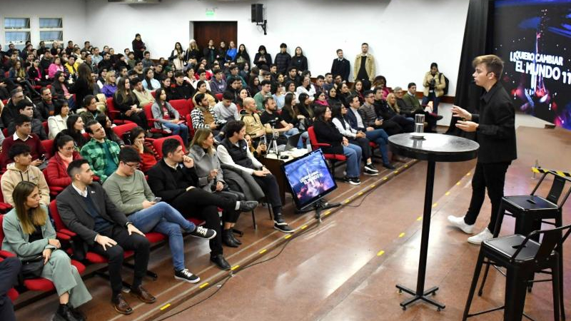 De la mano de NBCH, Mateo Salvatto cerró la Expo Trabajo UNNE 2024