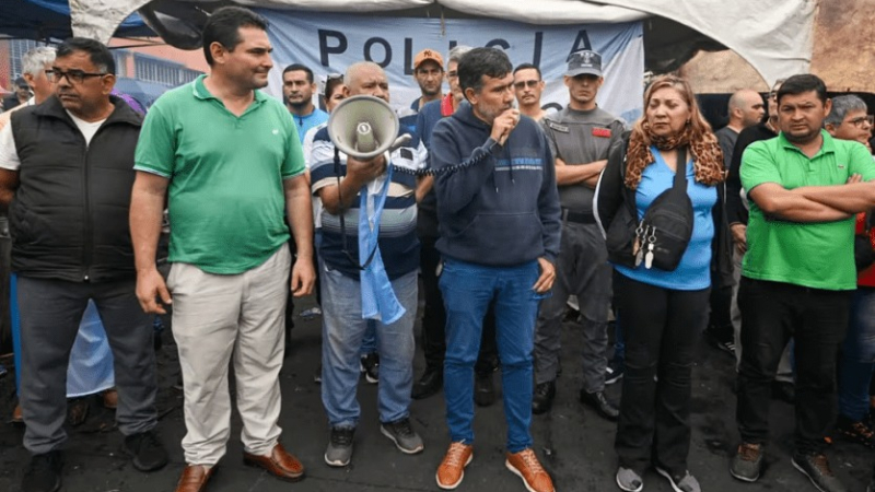 Misiones: docentes intensifican protestas y la Justicia persigue a líderes del levantamiento policial
