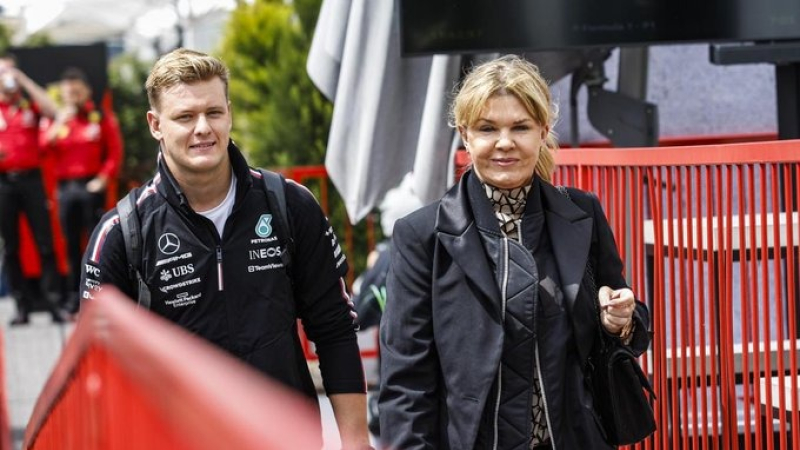 Corinna Schumacher vende patrimonio para mantener con vida a su marido