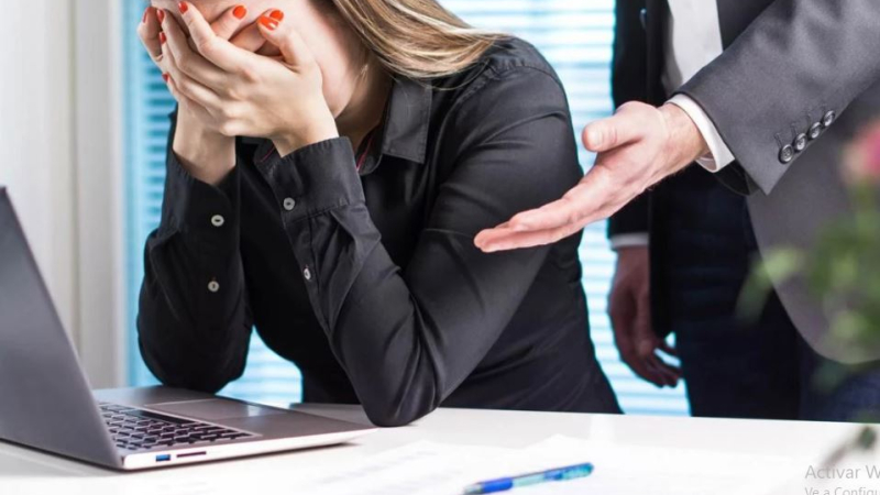 Descubren que 7 de cada 10 trabajadores renunciarían por el jefe