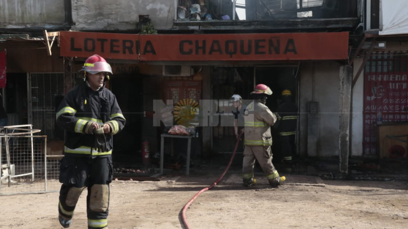 Impactante incendio en un domicilio en plena avenida Sabin generó temor alredor de la zona