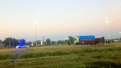 El siniestro vial diario: dos camiones involucrados y múltiples complicaciones en el tránsito vehicular