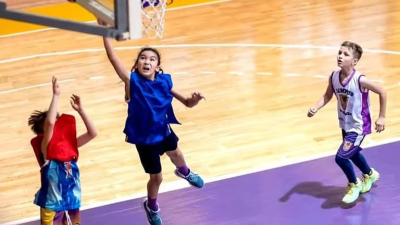 Tiene 11 años, metió 93 puntos en 20 minutos y batió un nuevo récord