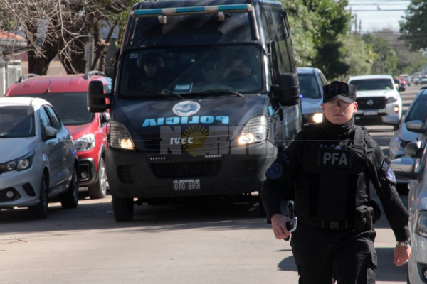 Traslado a la cárcel de Resistencia de un tío de Loan y su amigo