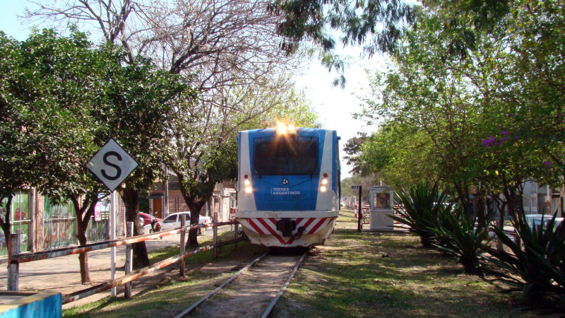 Aumentan entre 90 y 100% las tarifas para viajar en los trenes de pasajeros del Chaco