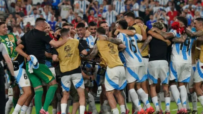Un bicampeón de América podría ser nuevo compañero del Dibu en Aston Villa