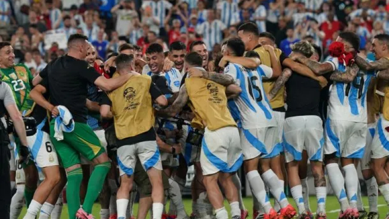 Un bicampeón de América podría ser nuevo compañero del Dibu en Aston Villa