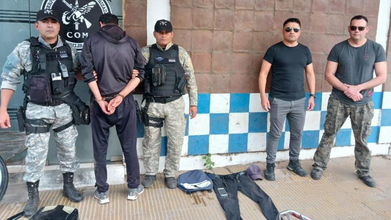 Encontraron auto robado casi desmantelado y cayó el autor