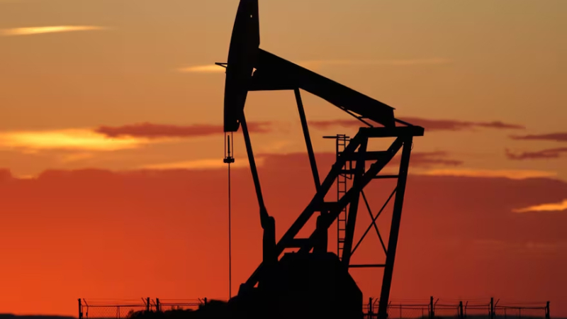 Petroleros anunciaron un paro nacional por tiempo indeterminado: podría afectar vuelos y estaciones de servicio