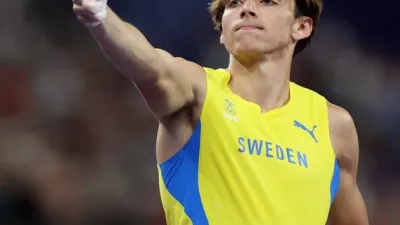 Salto con garrocha: Duplantis rompe dos récords y se lleva la medalla dorada
