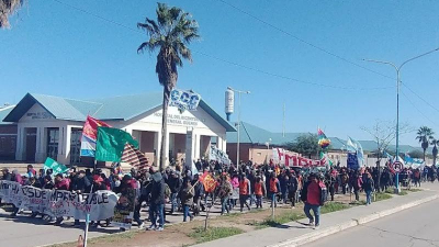 Miles de manifestantes arribaron a Castelli en la Marcha de El Impenetrable