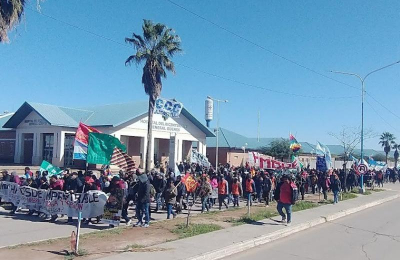 Miles de manifestantes arribaron a Castelli en la Marcha de El Impenetrable