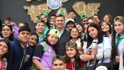 Ante estudiantes de diversas localidades, Zdero lanzó el Bingo Estudiantil