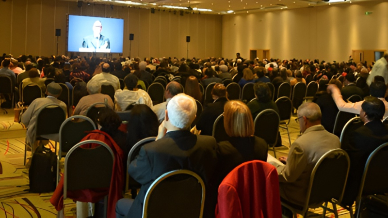Tres días de convención anual de testigos de Jehová por adoración pura