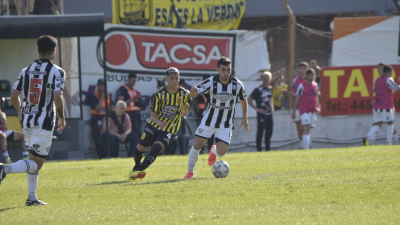 For Ever tuvo una pálida actuación y fue goleado por Almirante Brown