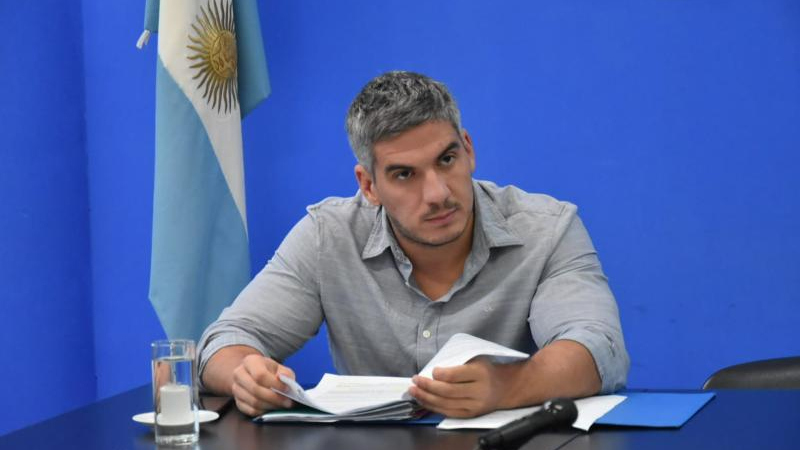 Preocupaciones de la oposición: montos de deuda en letras y facultades sobre pases a planta