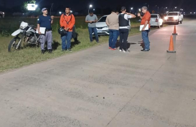 Tres motochorros quisieron asaltar a un policía que se defendió a los tiros