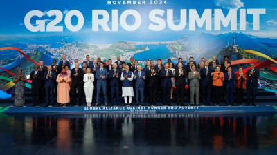 El presidente no participó de la foto oficial en el cierre de la cumbre 