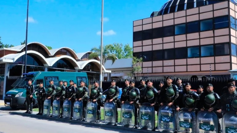 Militarizan la planta para desalojar a 270 empleados
