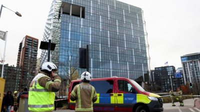 Dos paquetes sospechosos en un aeropuerto y en la Embajada de EE UU siembran la alarma en Londres