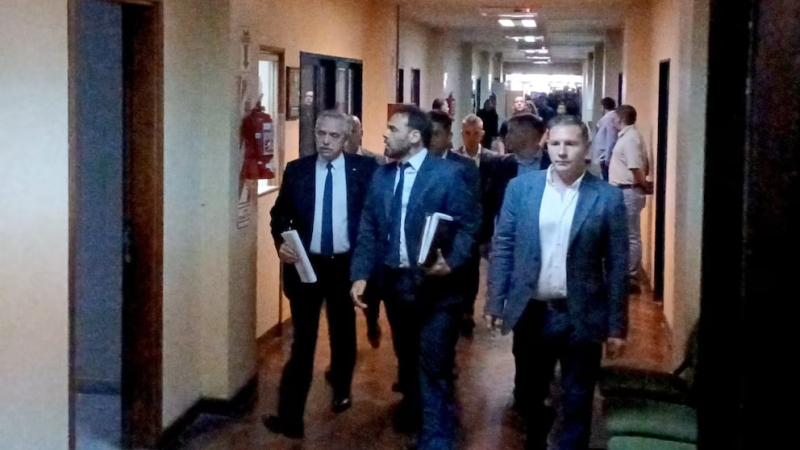 Alberto Fernández negó estar vinculado con las maniobras de los seguros y habló de los chats con su secretaria
