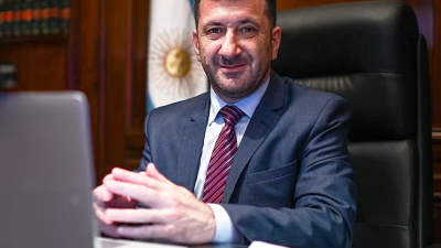 Detienen en Paraguay al senador argentino Edgardo Kueider con millonaria suma de dinero sin declarar