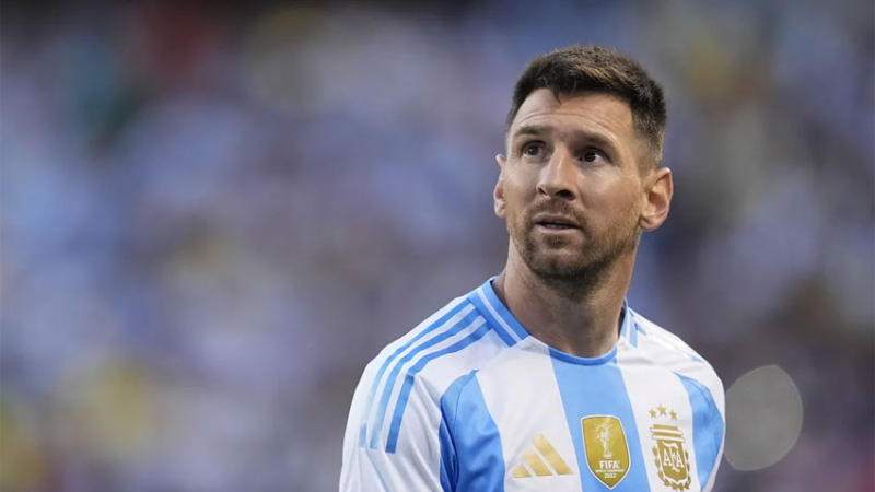 Messi mostró su impresionante museo personal de camisetas