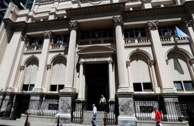 Reservas cayeron USD 2000 millones, pero el BCRA asegura que "el jueves vuelven"