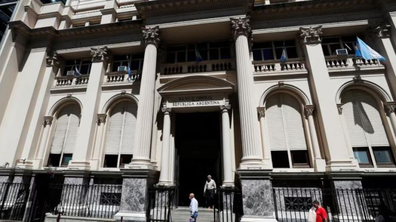 El BCRA licitó u$s 2.000 millones con bancos internacionales