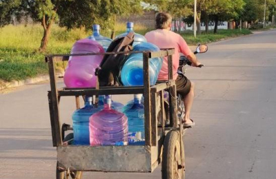 Malestar de vecinos ante la escasez de agua potable