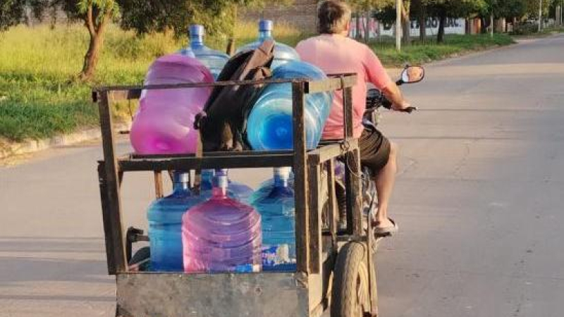 Malestar de vecinos ante la escasez de agua potable
