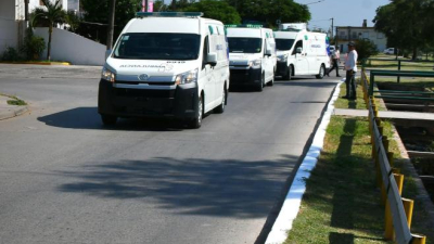 El gobernador entregó ambulancias para los hospitales del interior