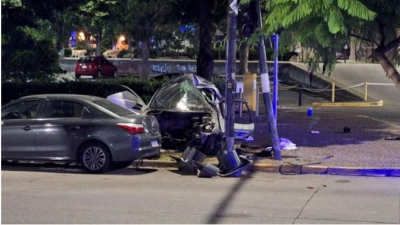 Conmoción en Rosario: un auto se subió a la vereda, atropelló a una familia y mató a madre e hija