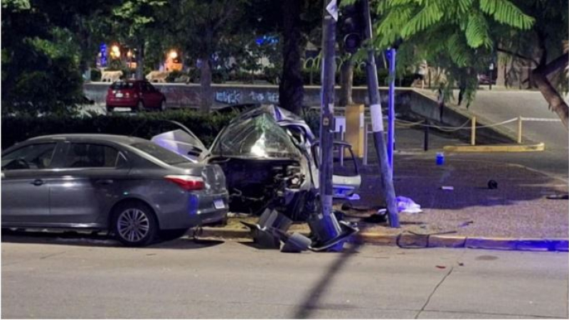 Conmoción en Rosario: un auto se subió a la vereda, atropelló a una familia y mató a madre e hija