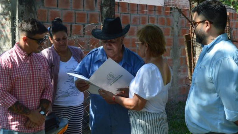Vecino del Carpincho Macho recibió su ansiado título de propiedad