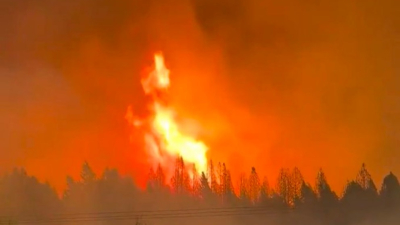 Se descontroló el incendio en El Bolsón y ordenaron una evacuación de urgencia