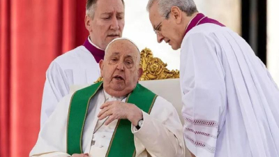 El Papa interrumpió la lectura de su homilía por problemas respiratorios