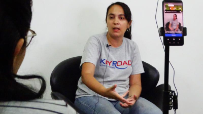 Escribió un libro sobre ser mamá primeriza y lo aprendido del budismo