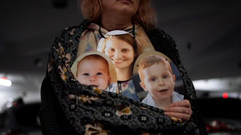 Los cuerpos de Ariel y Kfir Bibas, los niños israelíes con raíces argentinas, fueron entregados a su familia