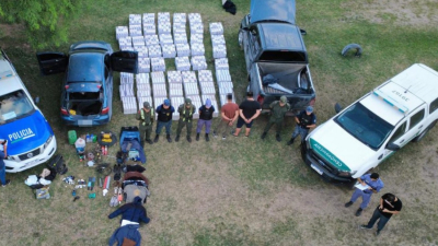 Embistieron un control de Gendarmería: llevaban 27.480 paquetes de cigarrillos de contrabando