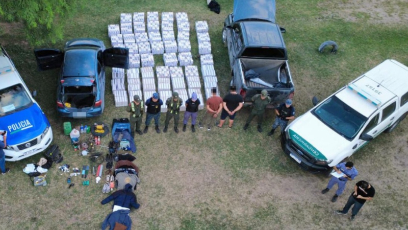 Embistieron un control de Gendarmería: llevaban 27.480 paquetes de cigarrillos de contrabando