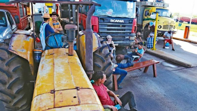 Yerbateros de Misiones endurecen la protesta que se va extendiendo